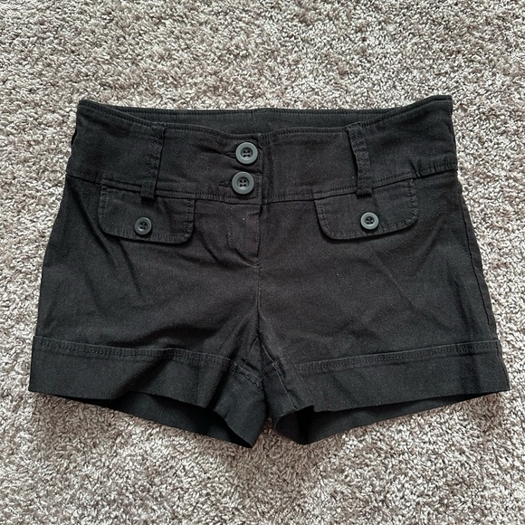 2x Dynamite Shorts - Picture 4 of 6